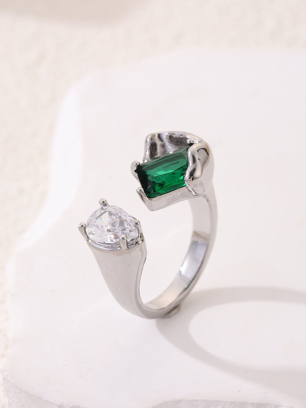 Emerald Elegant Ring for Women's Fashion