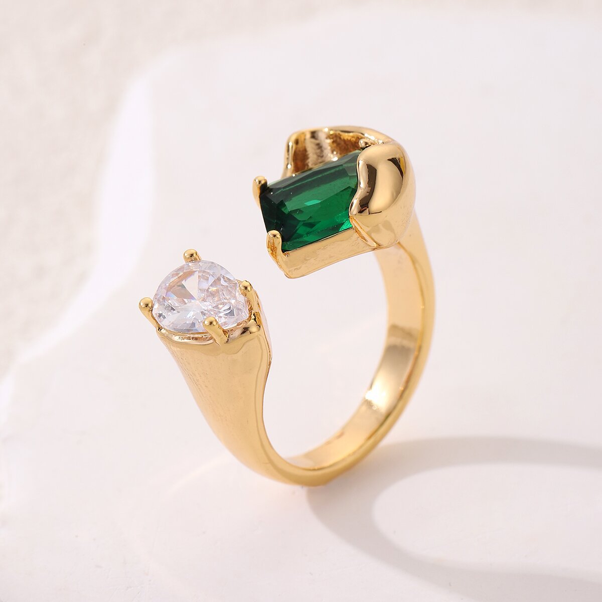 Emerald Elegant Ring for Women's Fashion